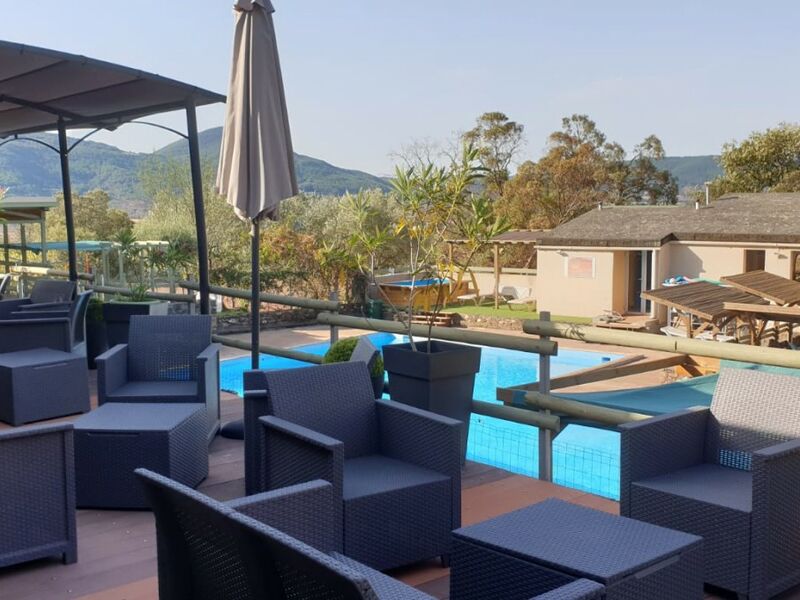 Une nouvelle terrasse à la buvette